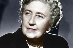 La romanciere anglaise Agatha Christie (1891-1976) vers 1945 ---  English novelist Agatha Christie (1891-1976) c. 1945 colorized document