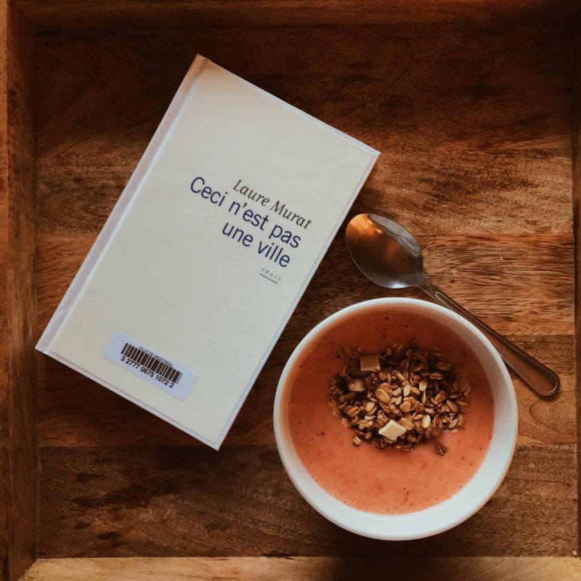 Ceci n'est pas une ville, Laure Murat, amoureuse d'une ville, voyage, sentir chez soi, bien-être, le fil rouge, le fil rouge lit, #lefilrougelit, essai littérature, se sentir à la maison, home sweet home, évasion, liberté, éditions Grasset