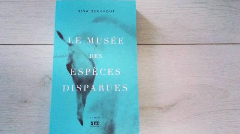 Édition XYZ, Bibliothérapie, cryptozoologie, Le fil rouge, le fil rouge lit, Le musée des espèces disparues, lecture, les livres qui font du bien, littérature, Nina Berkhout, soeurs
