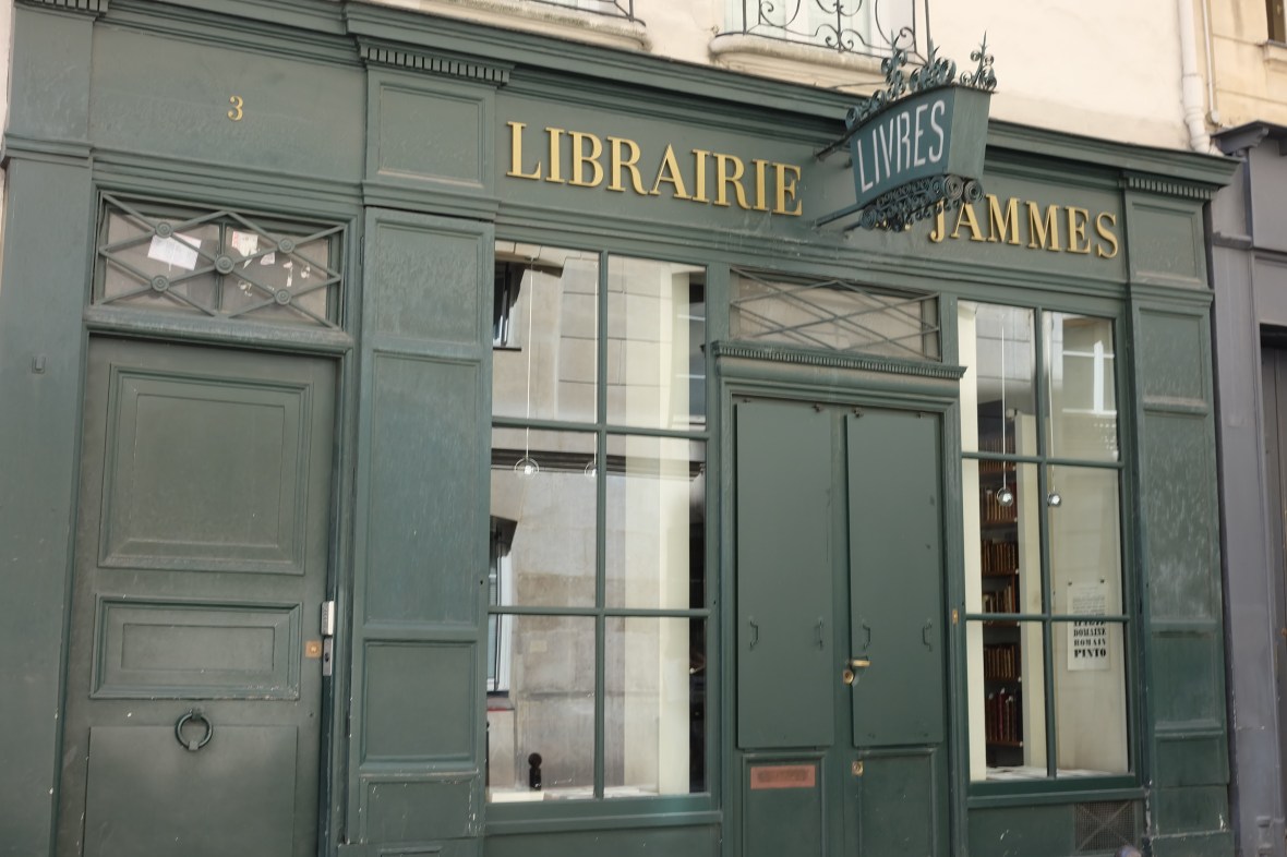 Le fil rouge le fil rouge lit bibliothérapie littérature lecture livres les livres qui font du bien éric reinhardt La chambre des époux rentrée littéraire littérature française
