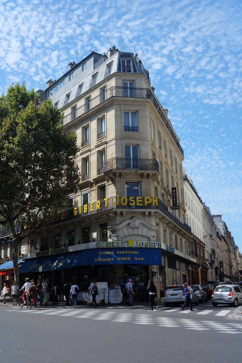 Le fil rouge le fil rouge lit bibliothérapie littérature lecture livres les livres qui font du bien éric reinhardt La chambre des époux rentrée littéraire littérature française