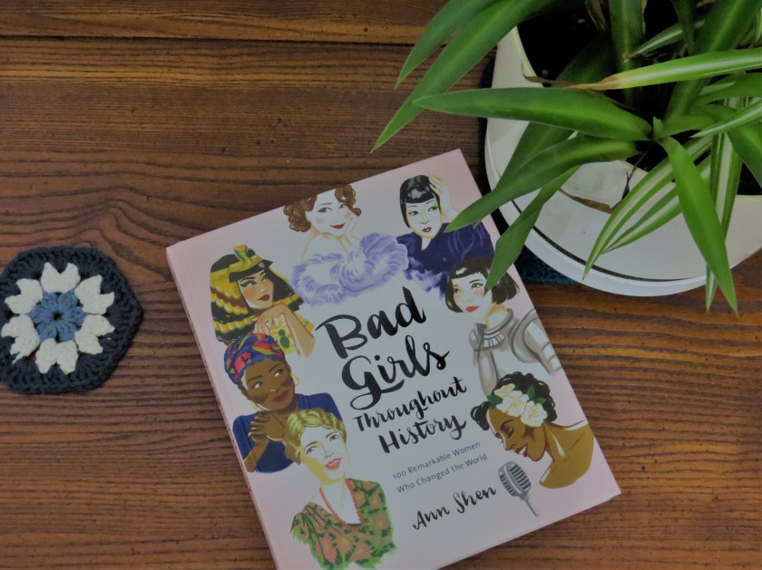 Le fil rouge; Le fil rouge lit; Bibliothérapie; Littérature; Lecture; Livres; Les livres qui font du bien; Bad Girls Throughout History; Ann Shen, Album illustré; Les femmes qui font l'histoire; Pionnières