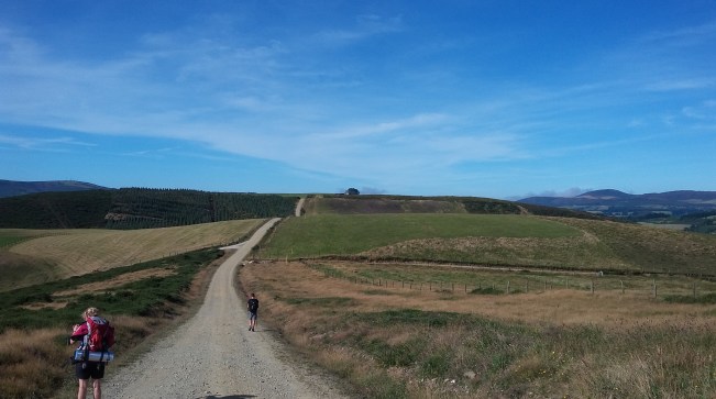 Le fil rouge, le fil rouge lit, bibliothérapie, voyage, Europe, lecture, littérature, livres, les livres qui font du bien, autour des livres, livres-nomades, chemin de Compostelle