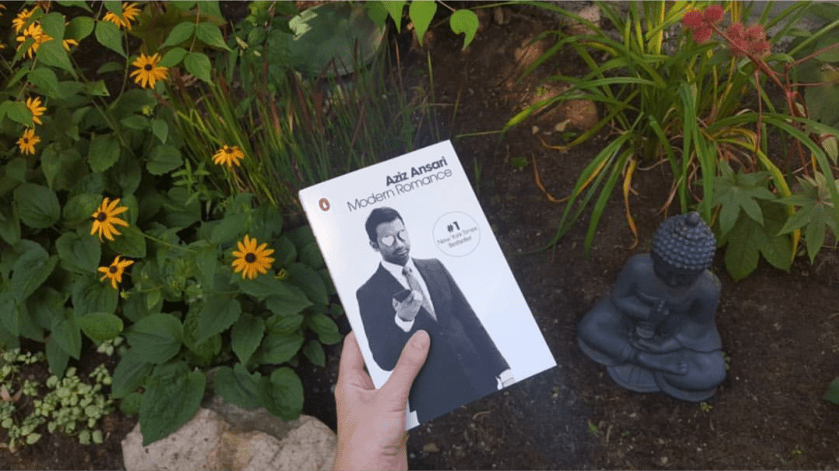 amour, bibliothérapie, le fil rouge, le fil rouge lit, lecture, livre, les livres qui font du bien, aziz ansari, modern romance, penguin, romance, modernité, humour, humoristique, master of none, parks and recreation, humoriste, livre, modernité, dating