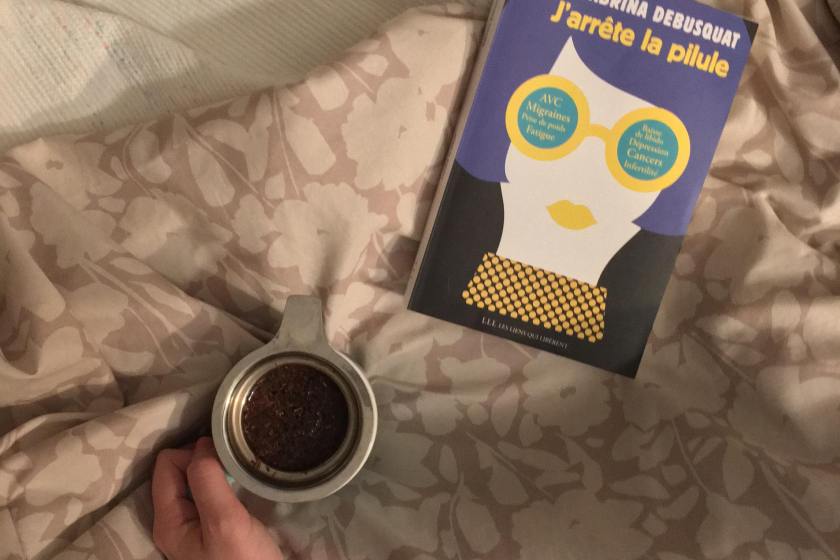 les livres qui font du bien, le fil rouge, bibliothérapie, le fil rouge lit, bibliothérapie, étude essai, contraception naturel, arrêter la pillule, J'arrête la pillule, santé, contraception, féminisme, Sabrina Debusquat,