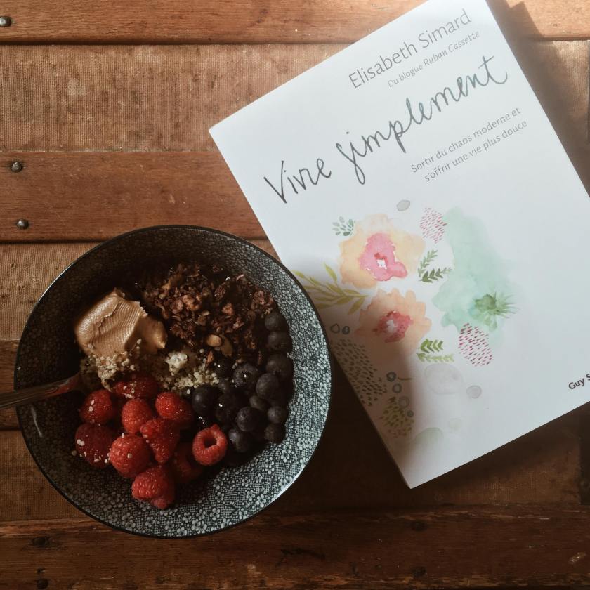 Vivre simplement, ruban cassette, Elisabeth Simard, lefilrougelit, les livres qui font du bien, bibliothérapie, simplicité, minimalisme, calme, silence, Guy saint jean éditeur, famille, slow parenting, vivre slow, slowtoute, slow living
