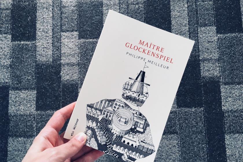 Allégorie, Bibliothérapie, dystopie, Empereur, Le fil rouge, le fil rouge lit, lecture, les livres qui font du bien, Littérature québécoise, Maître Glockenspiel, Philippe Meilleur, VLB éditeur