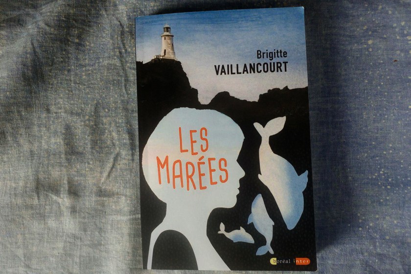 Les Marées, Brigitte Vaillancourt, Éditions Boréal, littérature jeune adulte, littérature young adult, marées, baleine, Angleterre, adoption, soeurs, voyage, lecture, littérature, les livres qui font du bien, bibliothérapie, littérature québécoise, le fil rouge, le fil rouge lit,