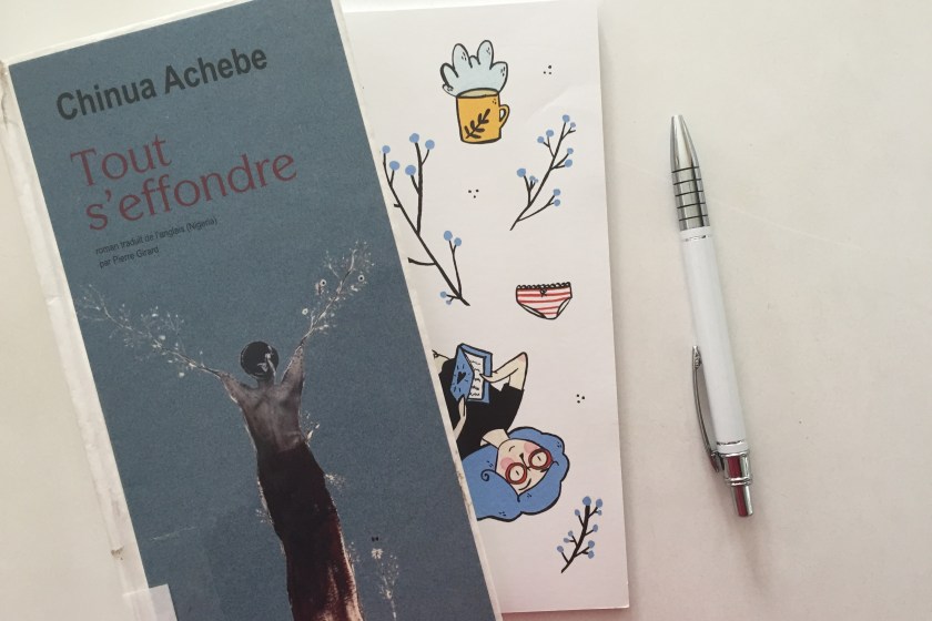 Tout s'effondre, Chinua Achebe, littérature étrangère, Nigéria, Nigéria précolonial, Éditions Actes Sud, Le fil rouge, Le fil rouge lit, bibliothérapie, littérature, lectures, livres, les livres qui font du bien,