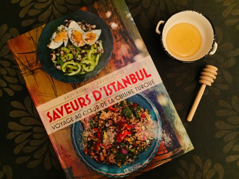 le fil rouge, le fil rouge lit, bibliothérapie, lecture, les livres qui font du bien, Istanbul, voyage, Saveurs d'Istanbul, Les Éditions de l'Homme