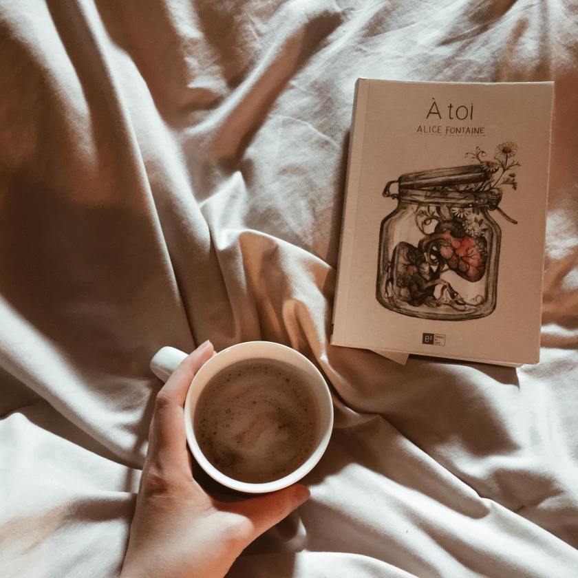 Le fil rouge lit, les éditions du carré, Alice Fontaine, dépendance affective, témoignage, littqc, les livres qui font du bien, premier roman, bibliothérapie, littérature québécoise