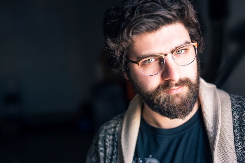 Le fil rouge, le fil rouge lit, bibliothérapie, littérature, lecture, livres, les livres qui font du bien, sous la boucane du moulin, là où les chemins de terre finissent, Sébastien Bérubé, Éditions Perce-Neige, vie en région, Madawaska, littérature autochtone, société, environnement, poésie