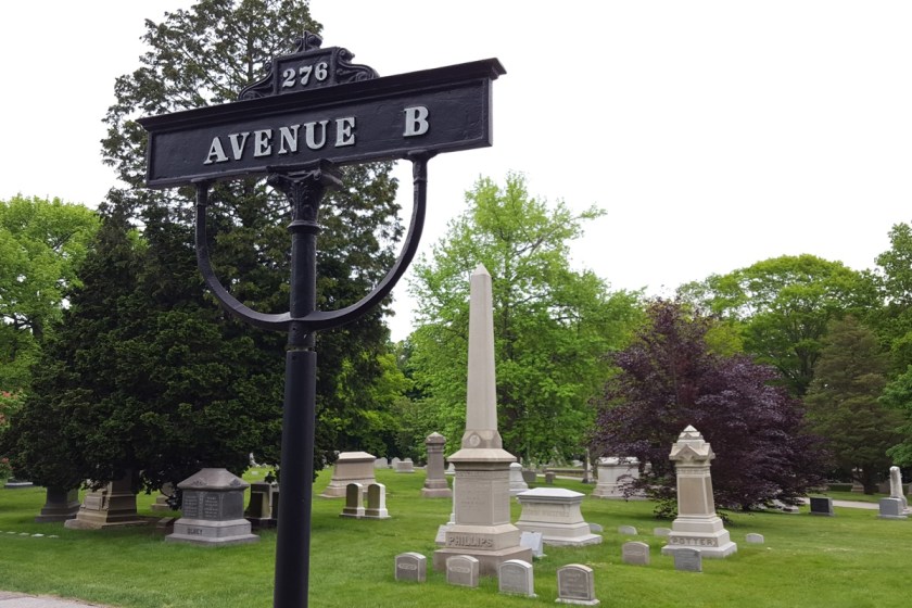 Le fil rouge, le fil rouge lit, bibliothérapie, littérature, lecture, livres, les livres qui font du bien, voyage littéraire, New England, littérature Nouvelle-Angleterre, découvertes littéraires, coups de cœur, Swan Point Cemetary, Lovecraft, Providence, Rhodes Island