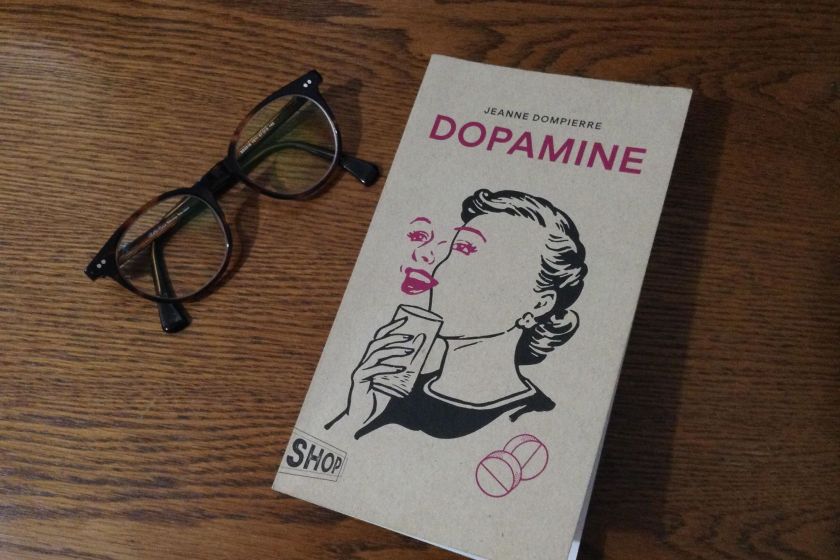 le fil rouge, le fil rouge lit, bibliothérapie, littérature, lecture, livres, les livres qui font du bien, Dopamine, Jeanne Dompierre, éditions Québec Amérique, collection La Shop, littérature québécoise, histoire dans un centre de désintox, livre sur la thérapie