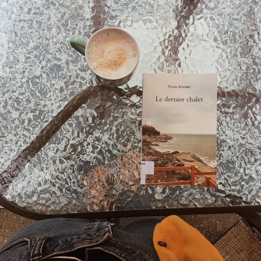 le fil rouge lit, le dernier chalet, yvon rivard, llittérature québécoise, gabrielle roy, introspection, roman méditatif, roman d'introspection, les livres qui font du bien, bilbliothérapie, roman québécois, éditions lémeac,