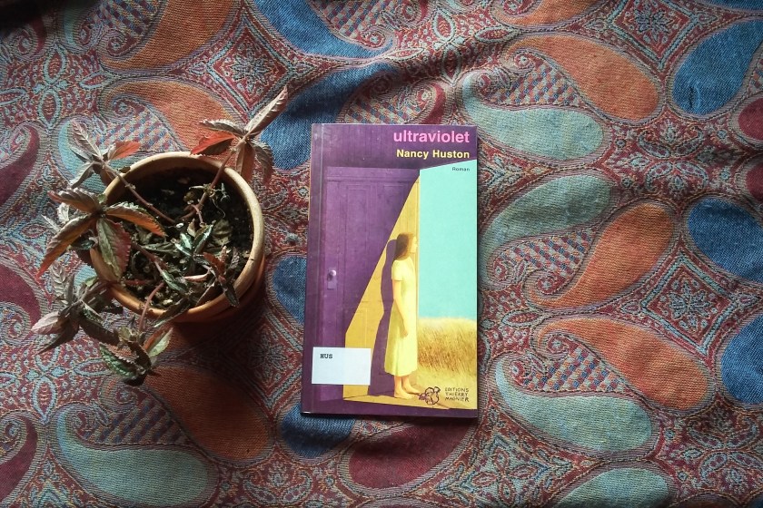 Le fil rouge, littérature, roman, livres, les livres qui font du bien, bibliothérapie, adolescent.e.s, Nancy Huston, Ultraviolet, journal fictif, éveil intellectuel, Lucy, littérature canadienne, fiction. le fil rouge lit, #lefilrouge