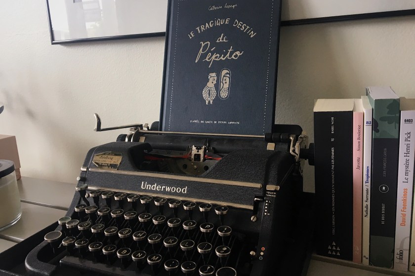 Le fil rouge, le fil rouge lit, bibliothérapie, littérature, lecture, livres, les livres qui font du bien, Le tragique destin de Pépito, Pierre Lapointe, Catherine Lepage, Comme des géants, intimidation, mort, amitié, bonbons, amour, différence, roman graphique