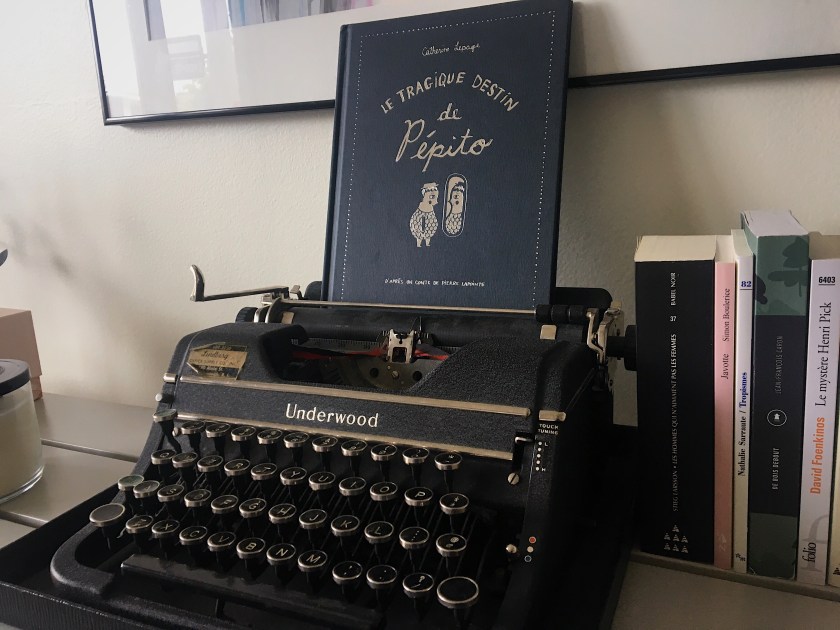 Le fil rouge, le fil rouge lit, bibliothérapie, littérature, lecture, livres, les livres qui font du bien, Le tragique destin de Pépito, Pierre Lapointe, Catherine Lepage, Comme des géants, intimidation, mort, amitié, bonbons, amour, différence, roman graphique