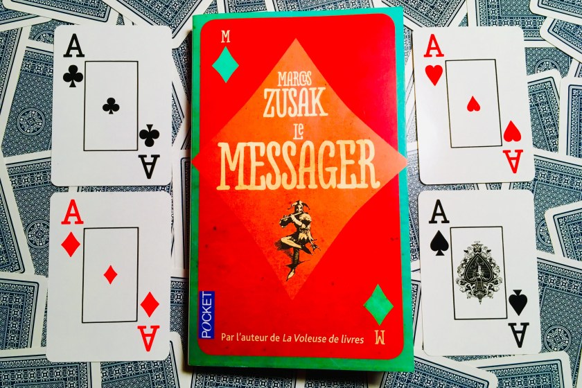 Le fil rouge, le fil rouge lit, bibliothérapie, littérature, lecture, livres, les livres qui font du bien, Le Messager, Markus Zusak, Éditions Kero, littérature étrangère, accomplissement personnel, amour, amitié, quête de soi, héroïsme, bonté, compassion, réalisation de soi, Le Messager ou la quête d'un antihéros