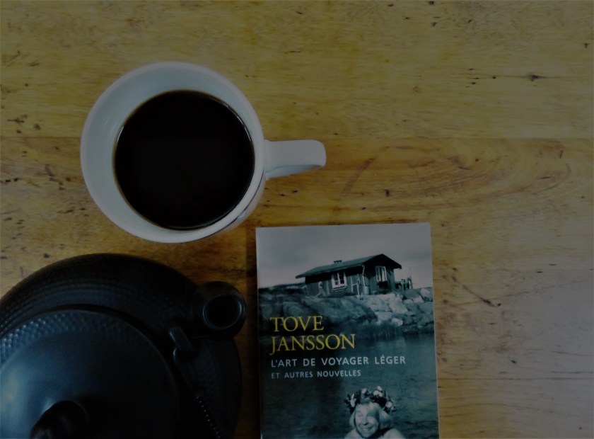 le fil rouge, le fil rouge lit, lecture, littérature, livres, les livres qui font du bien, bibliothérapie, l'art de voyager léger et autres nouvelles, Tove Jansson, Finlande, livre de poche, lecture réconfortante, lecture apaisante, souvenirs d'enfance