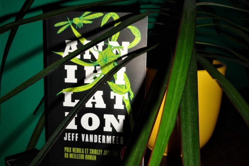 Annihilation Jeff VanderMeer Alex Garland roman film cinéma adaptation science-fiction aventure horreur épouvante suspense nature écologie génétique livre le Fil rouge lecture bibliothérapie les livres qui font du bien au-delà des livre