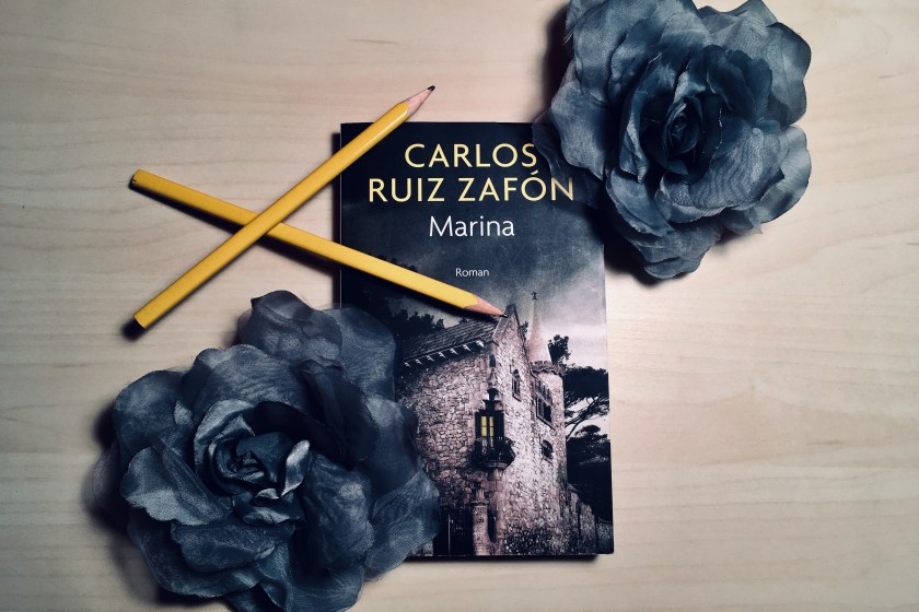 amitié, Éditions Robert Laffont, Carlos Ruiz Zafón, Barcelone, Bibliothérapie, Le fil rouge, le fil rouge lit, lecture, les livres qui font du bien, littérature, Littérature étrangère, livres, Marina, mort, mystère