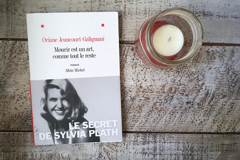 le fil rouge, le fil rouge lit, bibliothérapie, littérature, lecture, livres, les livres qui font du bien, Mourir est un art comme tout le reste, Oriane Jeancourt Galignani, Albin Michel, poésie, santé mentale, Sylvia Plath, littérature étrangère