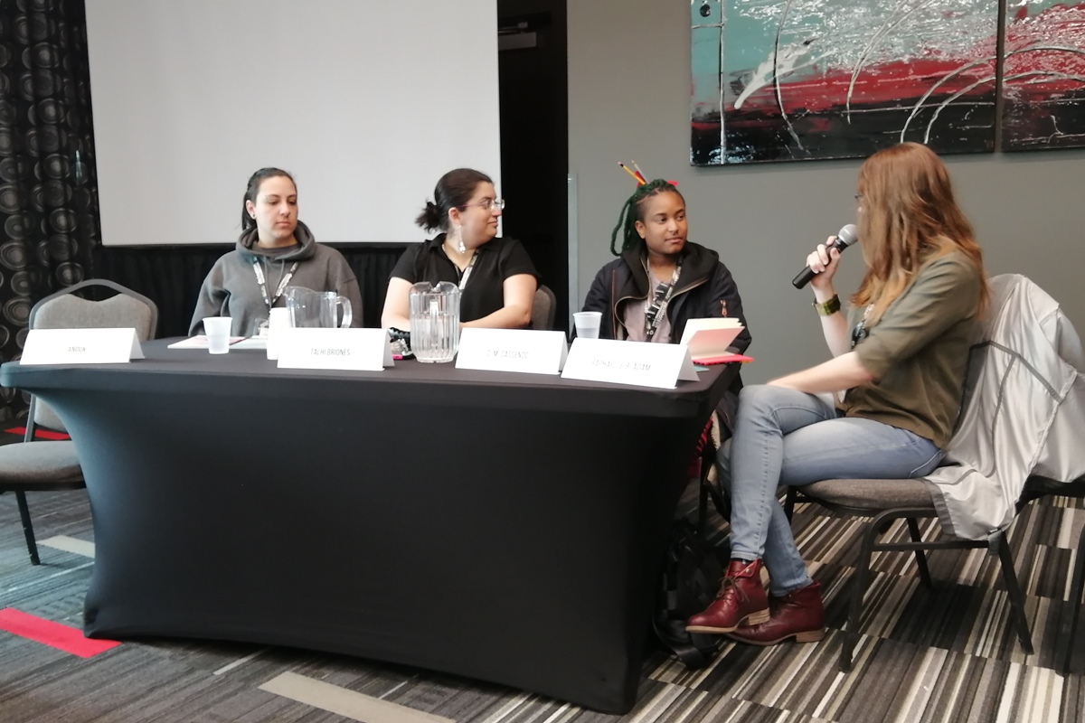 Le fil rouge, le fil rouge lit, bibliothérapie, littérature, lecture, livres, les livres qui font du bien, Congrès Boréal, Sherbrooke, À la rencontre de l’autre, convention littéraire, événement littéraire, rassemblement, Sffq, Science-fiction, littérature québécoise, le monde du livre, BD québécoise, Anouk, Talhi Briones, D M Cassendo,Raphaëlle B Adam