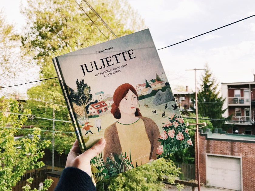 Le fil rouge; le fil rouge lit; bibliothérapie; littérature; lecture; livres; les livres qui font du bien; bande dessinée; BD; roman graphique; Juliette les fantômes reviennent au printemps; Camille Jourdy; Actes Sud BD; famille; chronique familiale