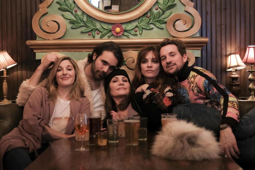 Le fil rouge, le fil rouge lit, littérature, poésie, théâtre, chansons pour filles et garçons disparus, Loui Mauffette, Benoit Landry, poésie québécoise, bibliothérapie, centre du théâtre d'aujourd'hui, place des arts, spectacle