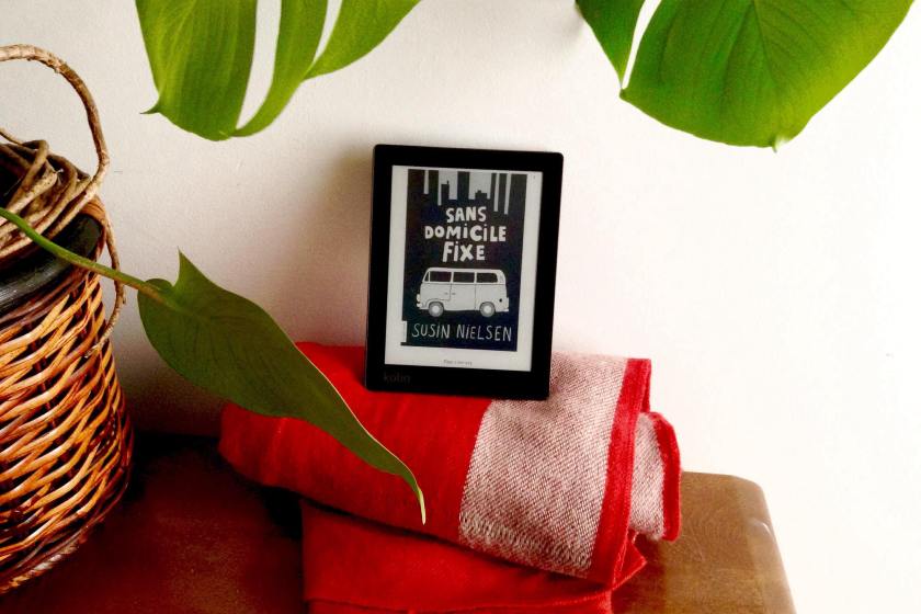 le fil rouge, le fil rouge lit, bibliothérapie, littérature, lecture, livres, livres qui font du bien, Sans domicile fixe, Susin Nielsen, la courte échelle, SDF, pauvreté, amitié, mensonge, littérature jeunesse,