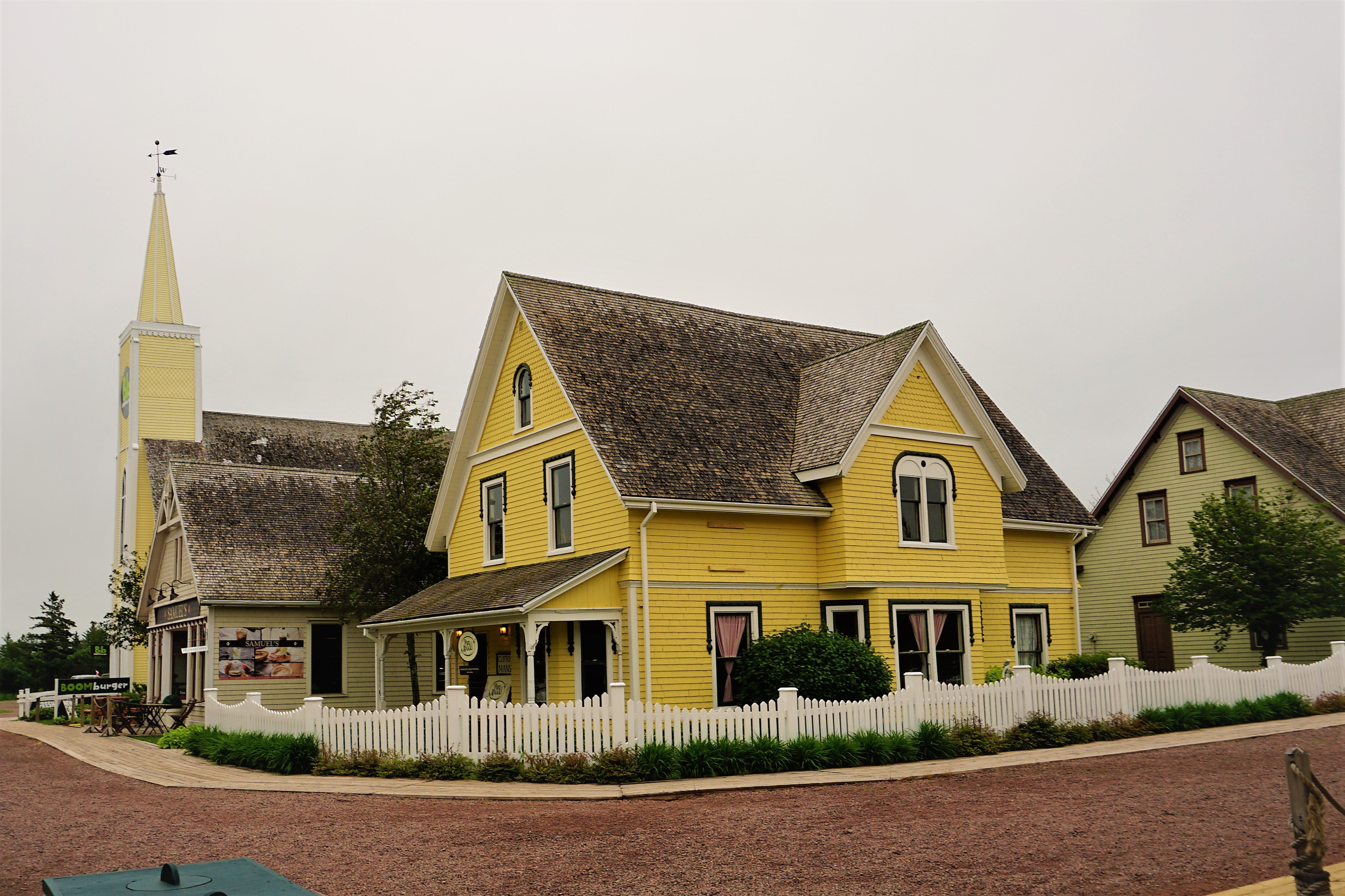 Avonlea village Anne La maison aux pignons verts Lucy Maud Montgomery Île-du-Prince-Édouard Cavendish classique jeunesse historique livre roman lecture Le fil rouge