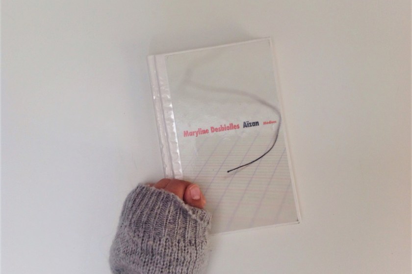 Aïzan, Médium, École des loisirs, Littérature jeunesse, Maryline Desbiolles, le fil rouge, le fil rouge lit, bibliothérapie, littérature, livres, les livres qui font du bien, Nice, Tchétchénie, Nice, Histoire d'enfant migrant, Enfant seule