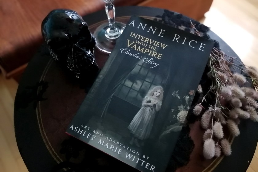 Le fil rouge, le fil rouge lit, bibliothérapie, littérature, lecture, livres, les livres qui font du bien, Entretien avec un vampire, Anne Rice, Chroniques des vampires, Claudia’s Story, Ashley Marie Witter, adaptation graphique, bande dessinée, Yen Press, Vampirisme