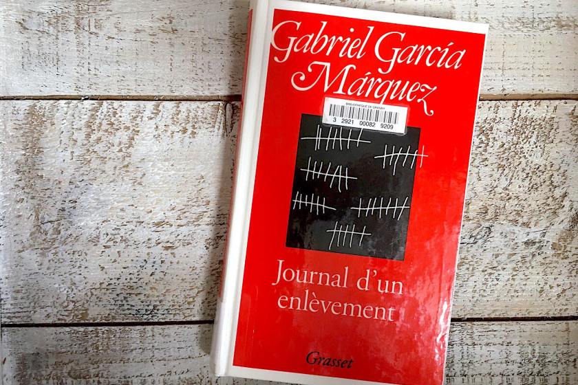 le fil rouge, le fil rouge lit, bibliothérapie, littérature, lecture, livres, les livres qui font du bien, Journal d'un enlèvement, Gabriel Garcia Marquez, Grasset, Pablo Escobar, Colombie, enlèvement, littérature étrangère