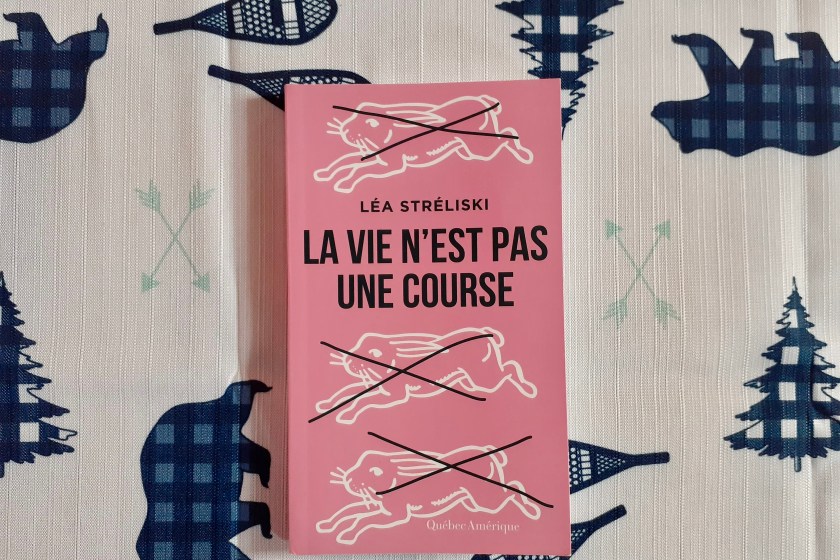 Le fil rouge, Le fil rouge lit, #Lefilrouge, #Lefilrougelit, Littérature, Bibliothérapie, Lecture, La vie n'est pas une course, Léa Stréliski, Québec Amérique, Société, critique, vitesse, Essai, humour