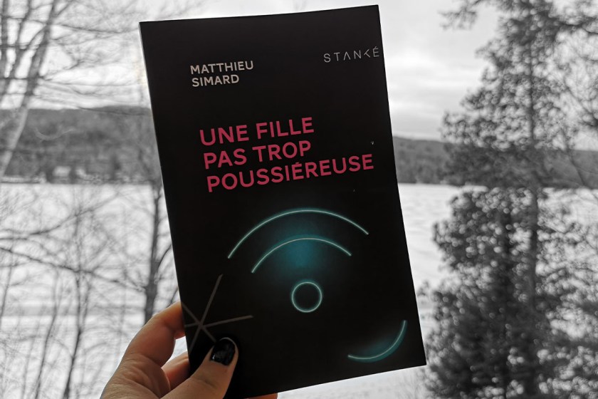 Une fille pas trop poussiéreuse