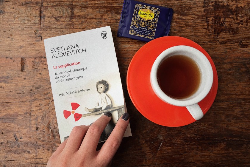 Le fil rouge, le fil rouge lit, bibliothérapie, littérature, lecture, livres, les livres qui font du bien, la Supplication, Svetlana Alexievitch, J'ai Lu, catastrophe nucléaire,Tchernobyl, Mort, Témoignage, essais