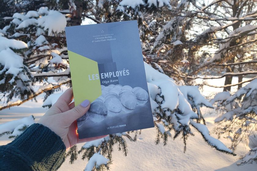 Littérature, le file rouge, le fil rouge lit, les livres qui font du bien, Olga Ravn, littérature danoise, La Peuplade, fictions du nord, Danemark, dystopie, humains, robots, régime totalitaire, bibliothérapie